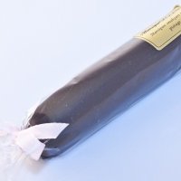 Marsipan formad som limpor, doppad i choklad